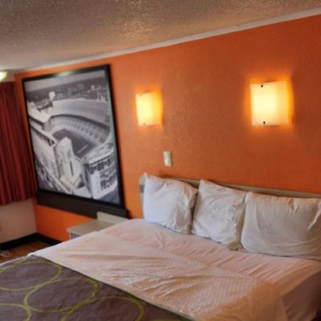 Fairbridge Inn Express London ภายนอก รูปภาพ